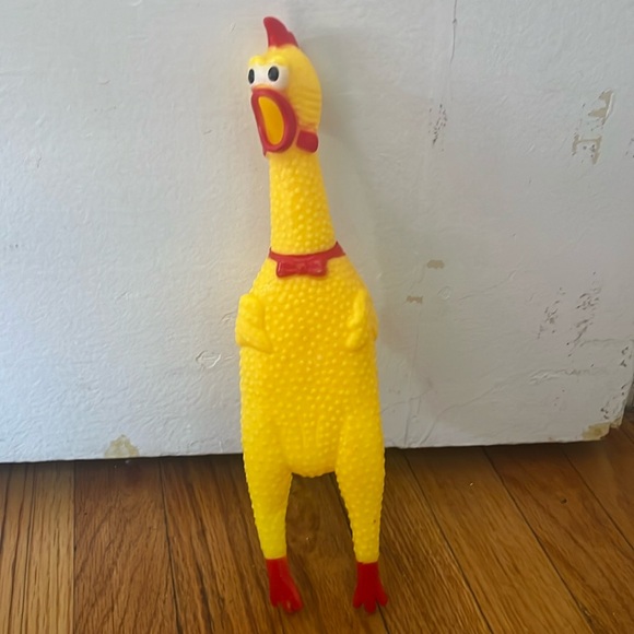 🐓 Cackling Rubber Chicken Whoopie Cushion/Toy/Pet Toy in Yellow and Red - Picture 1 of 8